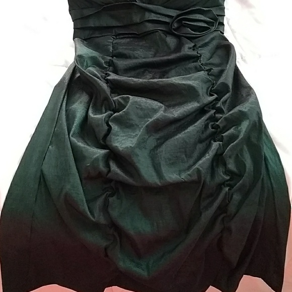 Dress - Picture 3 of 4